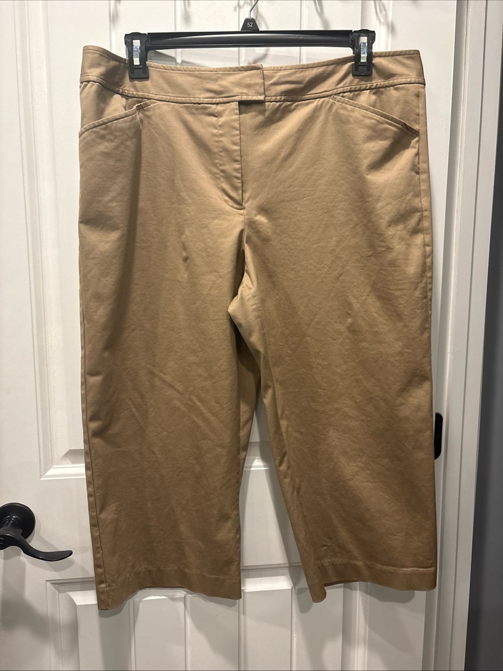 East 5th "Secretly Slender" tan capri pants Woman’s Size 18
